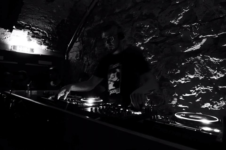 DJ-Set im Gewölbekeller